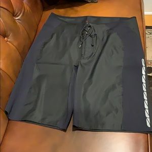 Victorinox men’s board swim shorts NWT
